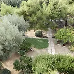 Comfortable Garden Apt Near Vouliagmeni Beach