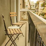Neighborly Nest - Apartment In The Heart Of Athens