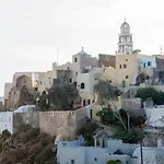 Black Rock Traditional Rooms