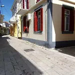 Finestra Rossa Old Town Vintage House