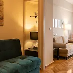 Luxurious 4 Bdrm+3 Bath Apt In The Heart Of Athens
