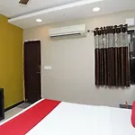 Oyo 13392 Hotel Neeraj
