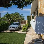 Spacious Home With Garden In Marathonas