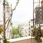Stylish Flat With Veranda In The Heart Of Athens