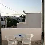 Lazino Studios And Apartments