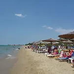 Modern Apartment In Paralia Featuring A Balcony And Views 50M From The