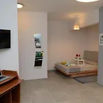 Olive Tree Deluxe Apt Under Acropolis