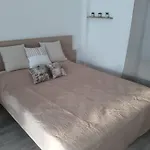 Fully Renovated Small & Cosy Studio