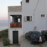 Theano House Mani