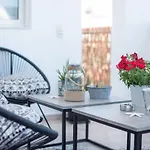 Nisos Apartment