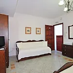 Nikos Sea View Apartments