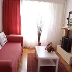 Sylvia' S Apartments