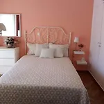 Sylvia' S Apartments