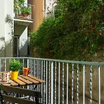 Apartment At The Foothills Of Acropolis