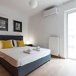 Stunning Flat With Lovely Terrace & Parking Garage