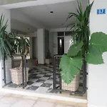 Byron Traditional Center Apartment