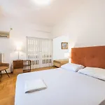 Victoria Plaza Palace Apartments
