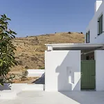 67Sq Meters Modern Apartment With A Swimming Pool And Sea View In Koundouros