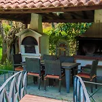 Paradise Studios & Apartments