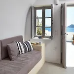 Liakada Oia Suites