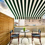 Startupper'S Pad In Real Athenian Neighbourhood