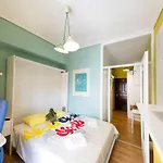Startupper'S Pad In Real Athenian Neighbourhood