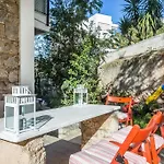 Sunny Apartment With 2 Bedrooms And Garden