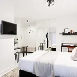 Black & White Studio Close To Lycabettus Hill By Upstreet