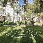 Sunny Apartment With 2 Bedrooms And Garden