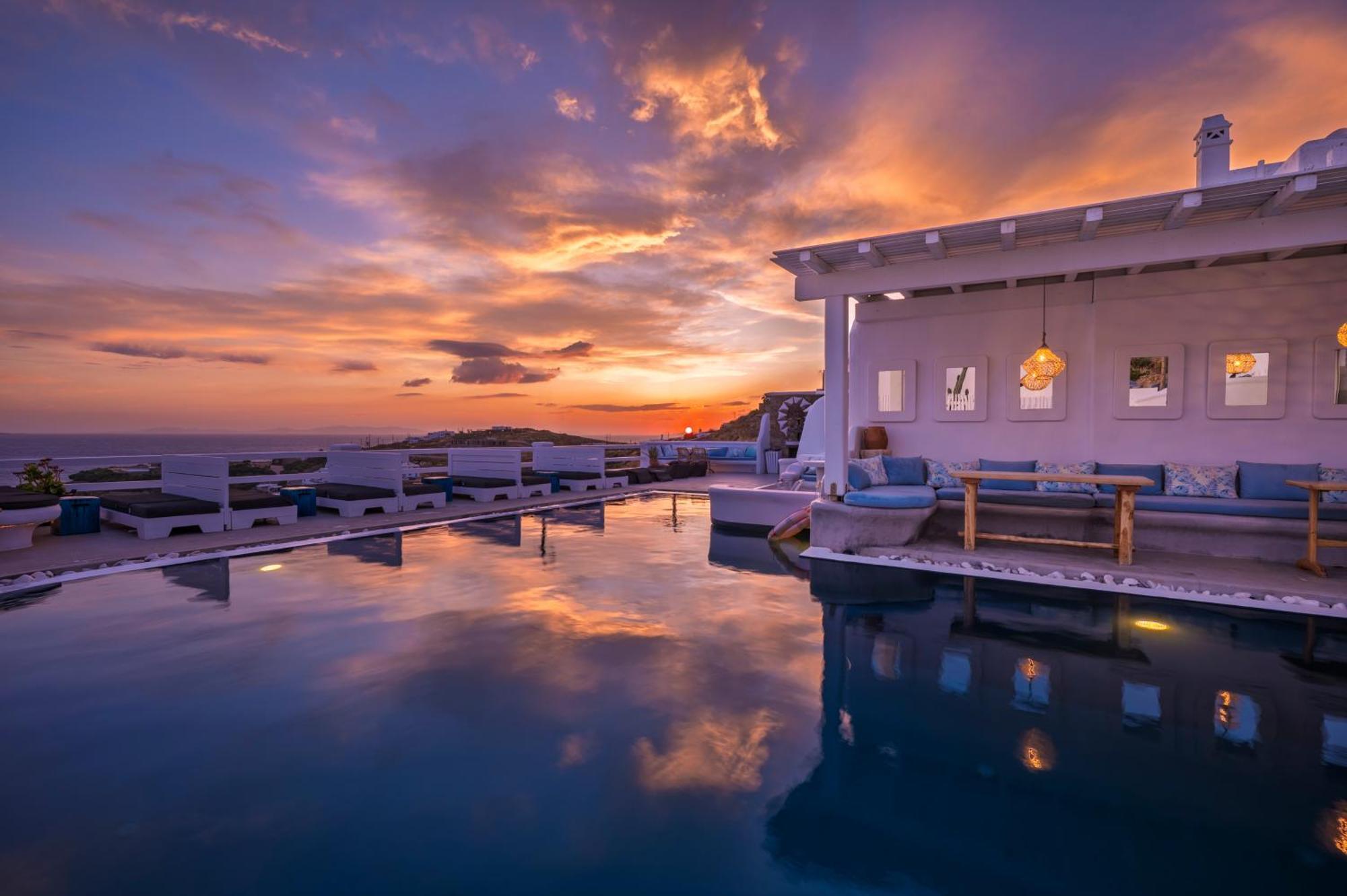 Flaskos Luxury Aparthotel