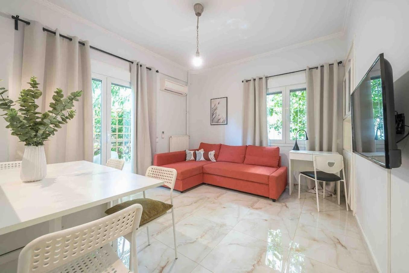 Apartment In The Alimos Marina *