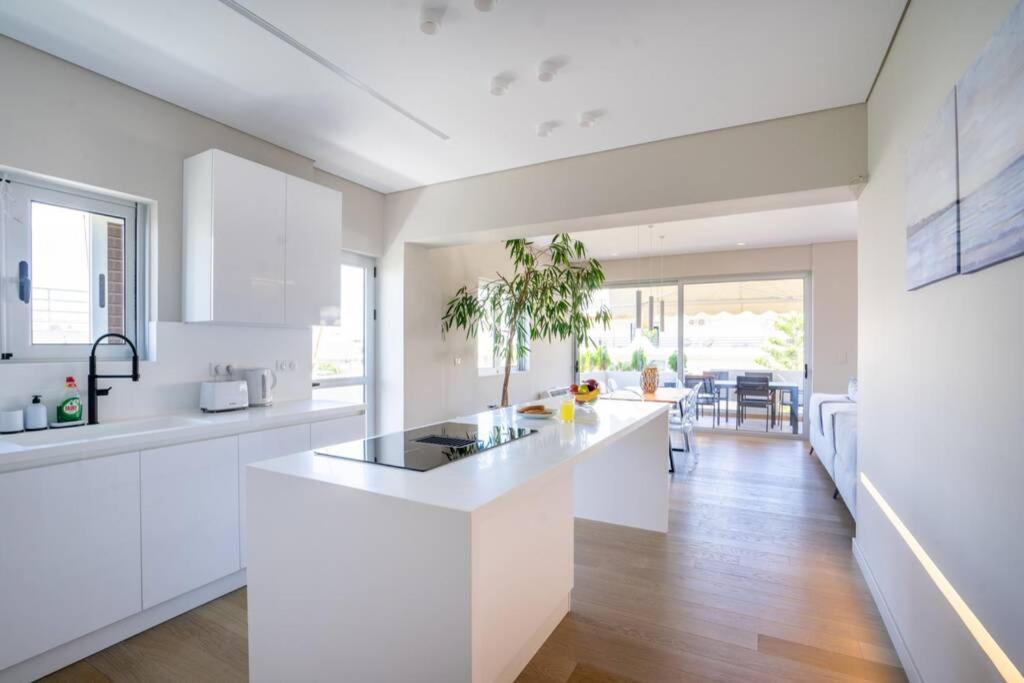 Apartament Glyfada Glam Apt 2br-2,5bath Ateny
