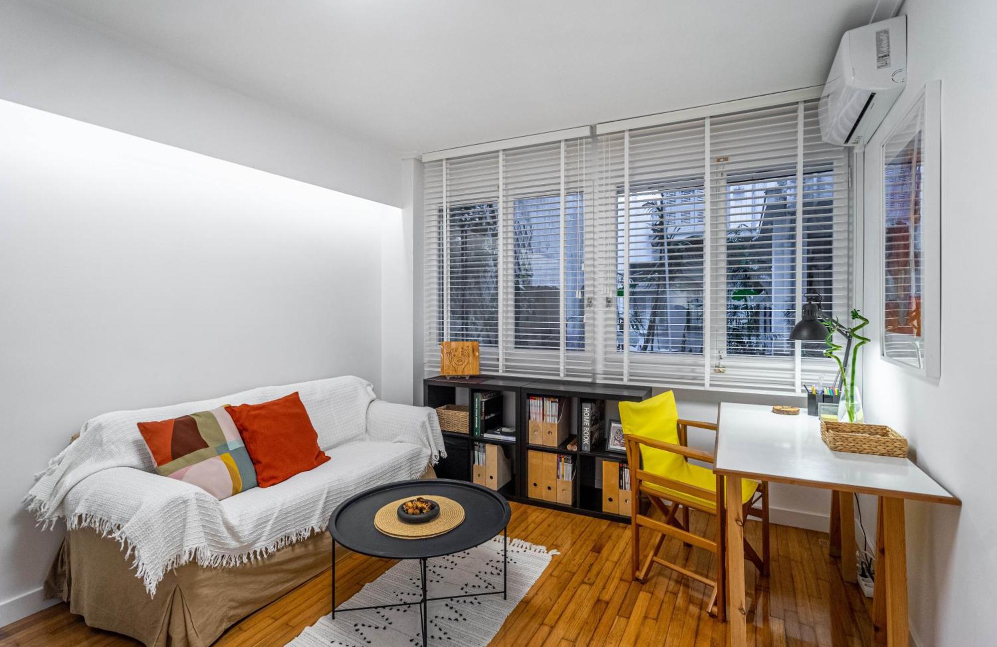 Appartement Lovely In Likavitos Hill